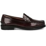 Mocasines con borlas en color burdeos para hombre: la elección perfecta para una boda elegante